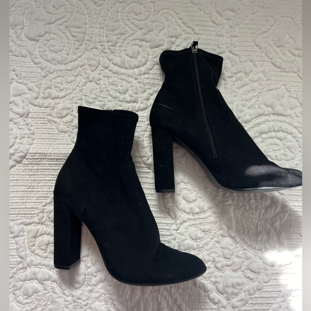 Steve Madden Black Suede Booties Size 9